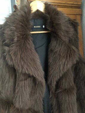 AIXIRUI Faux Fur Vest With Collar  XXL NWOT